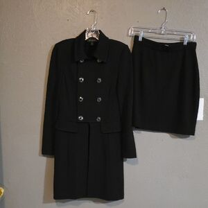 St. John Elegant Black Pencil Skirt